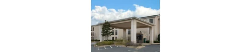 Howard Johnson By Wyndham Spartanburg Expo Center Buitenkant foto