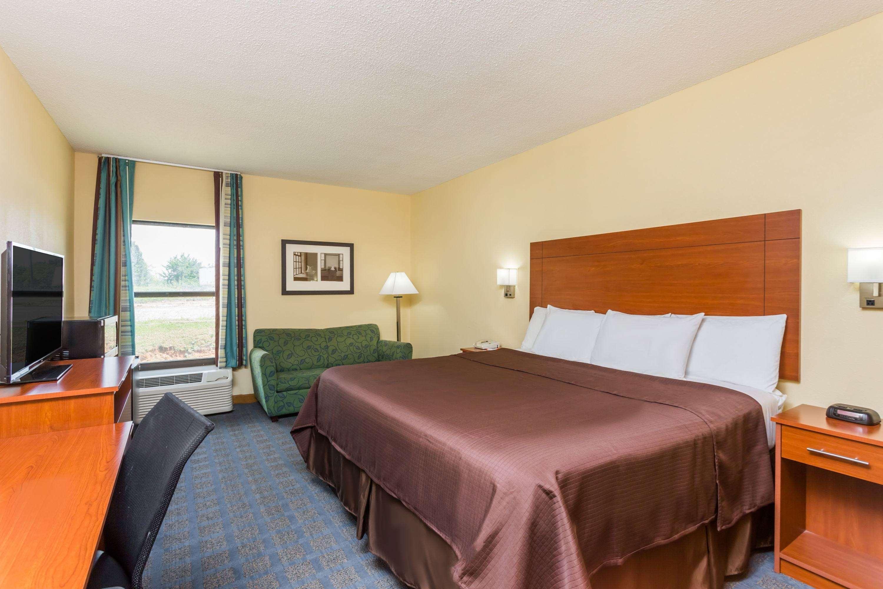 Howard Johnson By Wyndham Spartanburg Expo Center Buitenkant foto