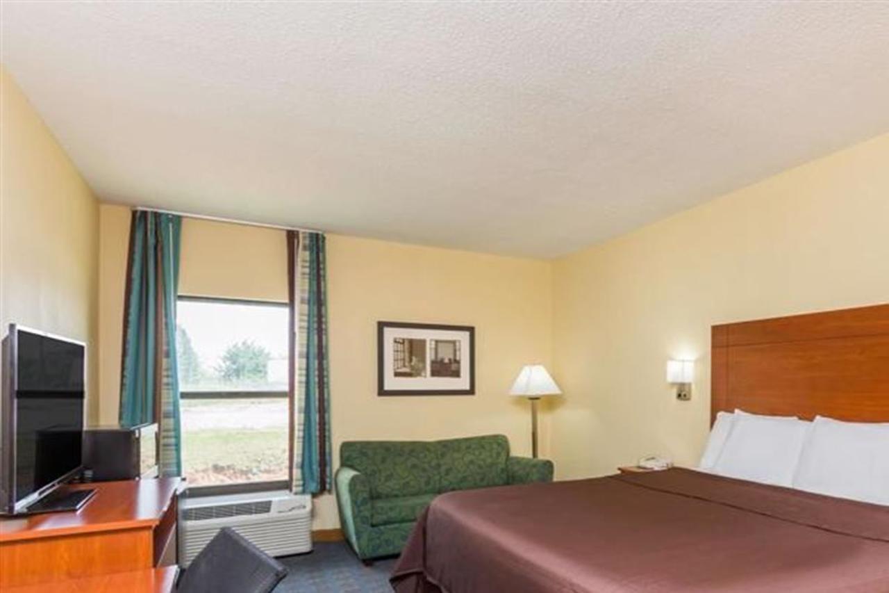 Howard Johnson By Wyndham Spartanburg Expo Center Buitenkant foto